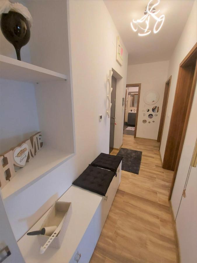 Paula Apartment Dumbravita  Bagian luar foto